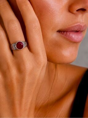 Silpada Sterling Silver Red Stone Ring • Size 7.5 • RARE & Retired • LIKE NEW